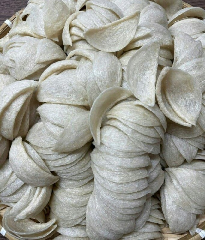 Pale cup-shaped nest material arranged in a woven tray